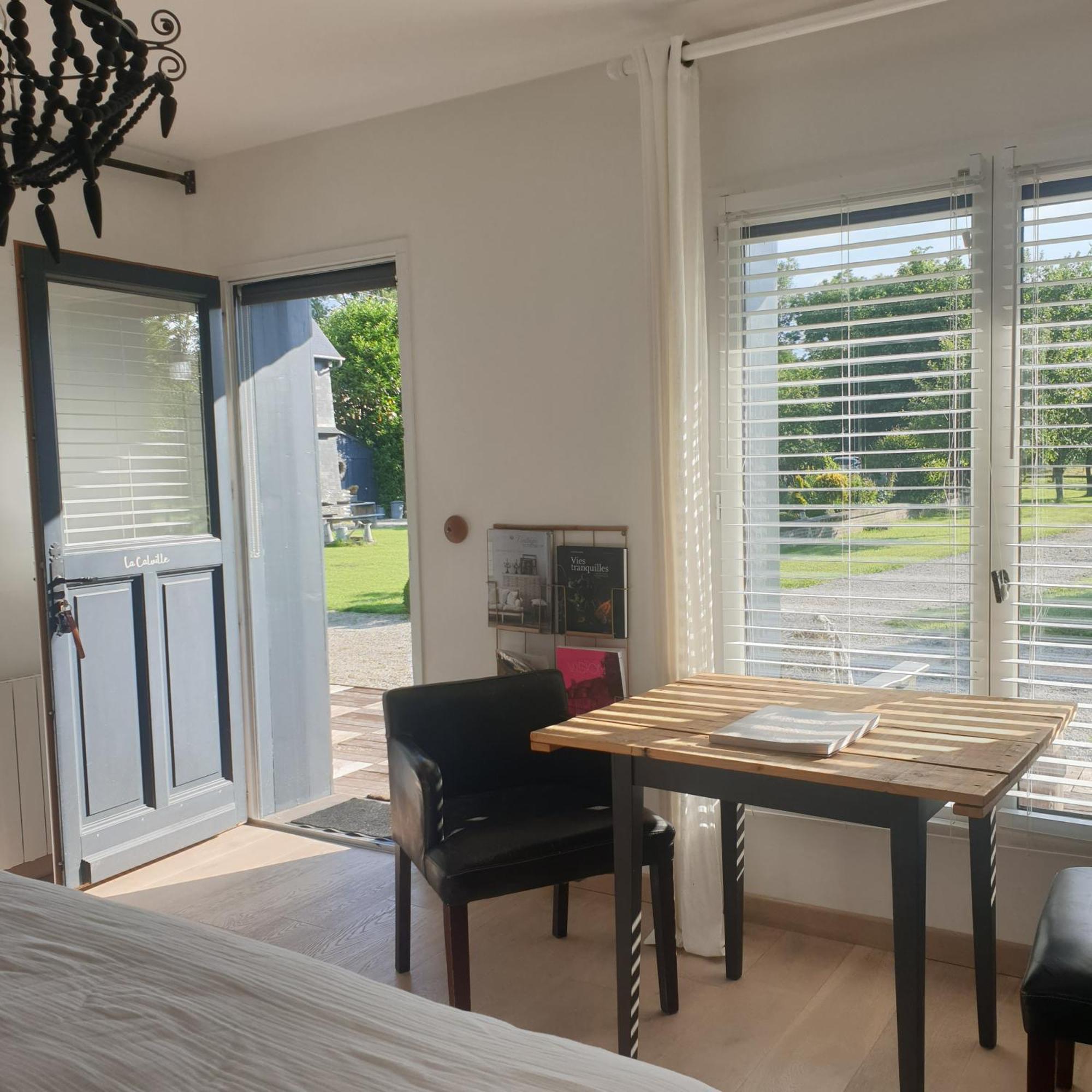 Par Hasard Ou Pas Bed and Breakfast Saint-Martin-aux-Chartrains Buitenkant foto