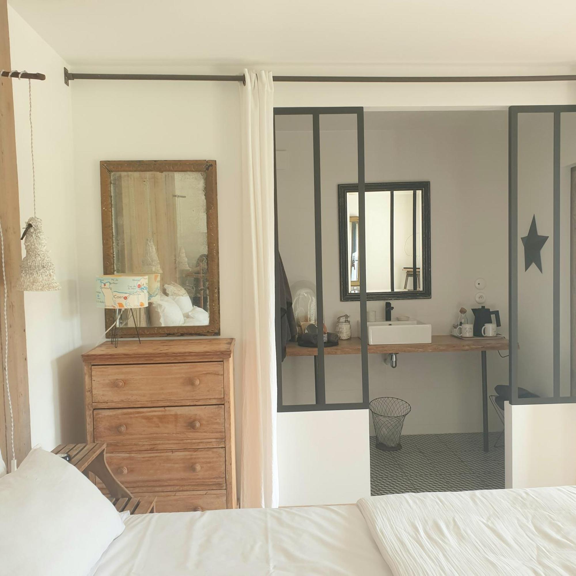 Par Hasard Ou Pas Bed and Breakfast Saint-Martin-aux-Chartrains Buitenkant foto